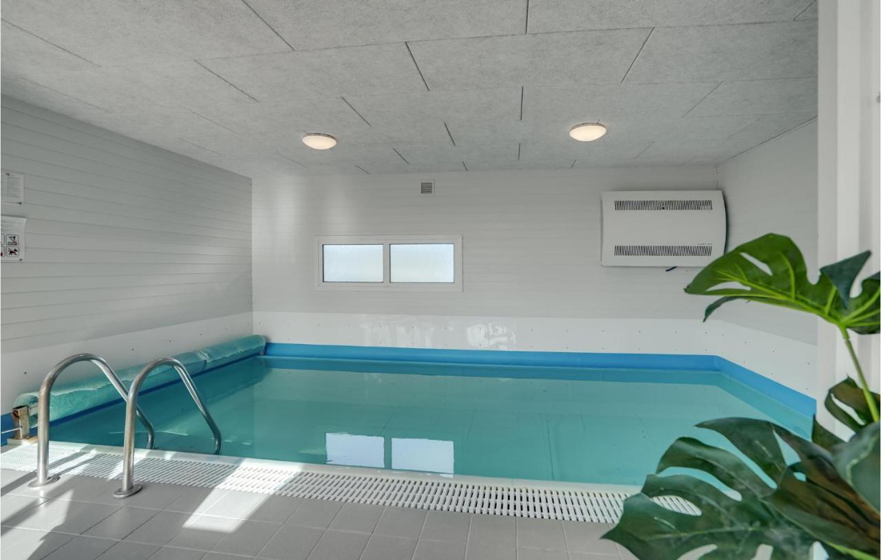 3 Bedroom Gorgeous In Holiday home *