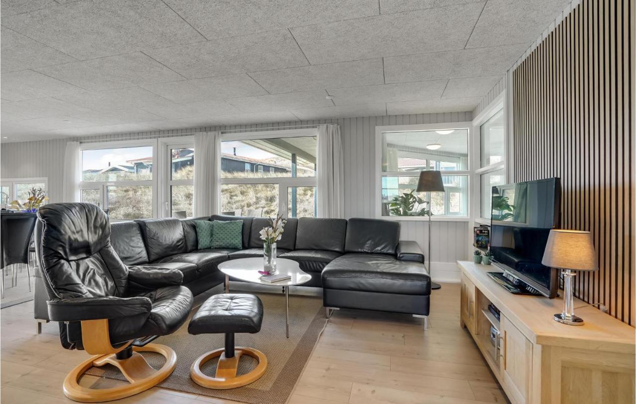3 Bedroom Gorgeous In Holiday home *
