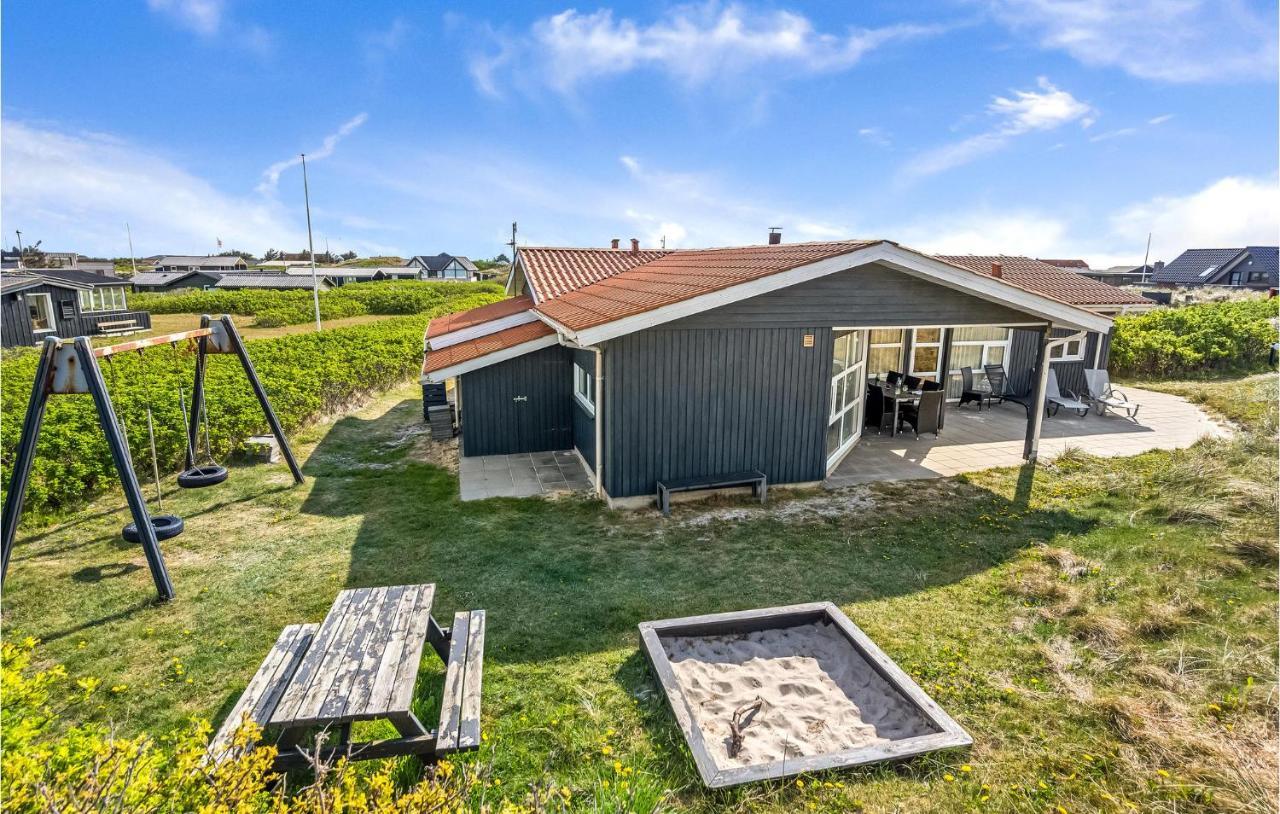 3 Bedroom Gorgeous In Holiday home *
